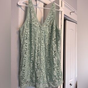 NWT Torrid lace plung V tank top